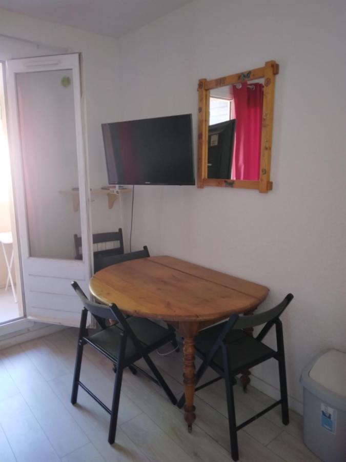 Studio Apartment Allos Luaran gambar